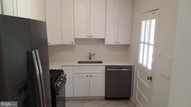 Building Photo - 7611 Burnside Ct