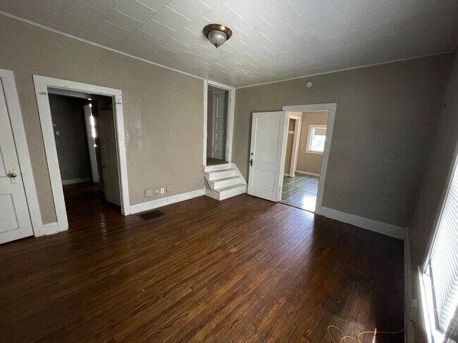 Building Photo - 410 N Salisbury St