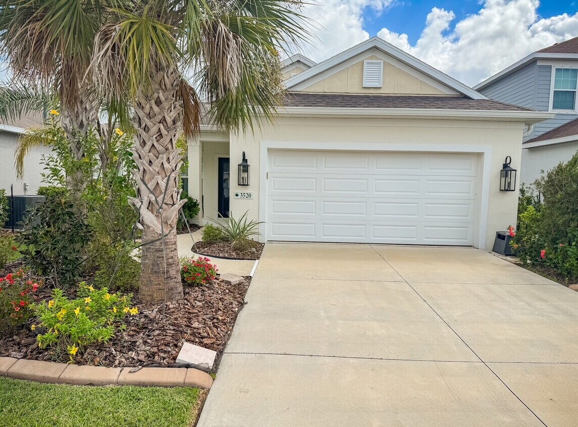 Foto principal - Nearly new 3 bedroom 2 bath home with an a...