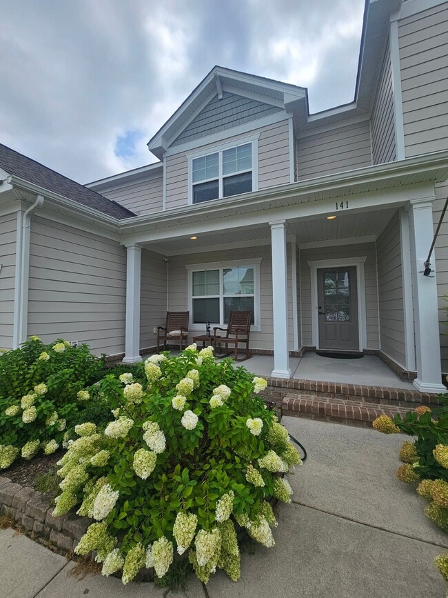 Building Photo - 141 Bella Dr