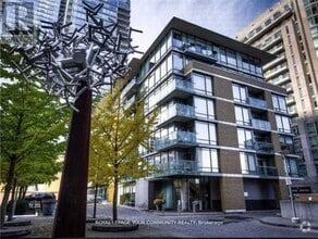 Building Photo - 21-421 Scollard St