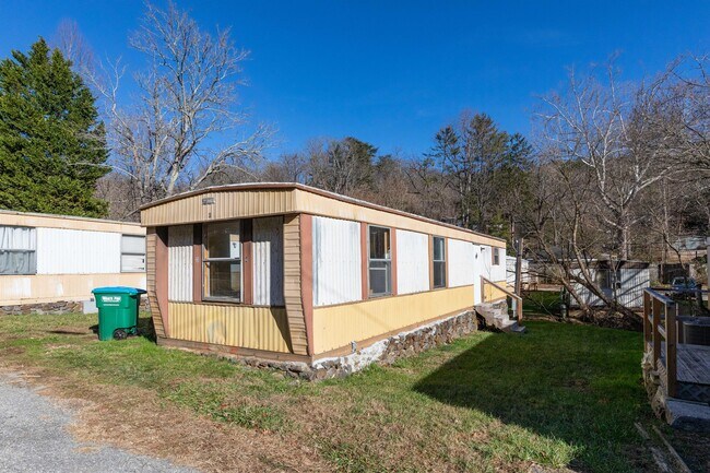 Building Photo - 245 Weaverville Rd