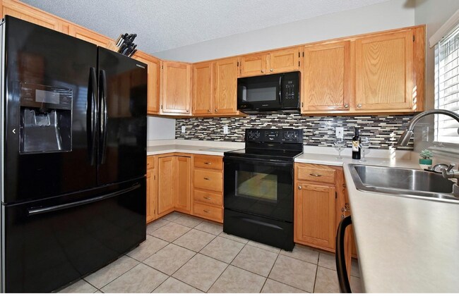 Building Photo - 6870 Bear Tooth Dr