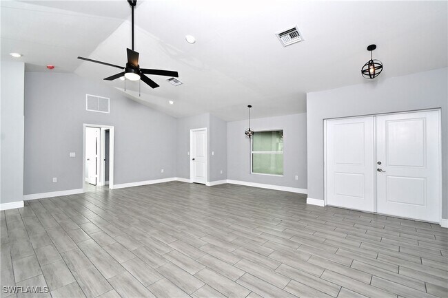 Building Photo - 3103 Vera Ave S