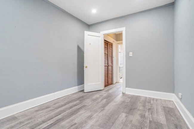 Building Photo - 1707 W Wallen Ave