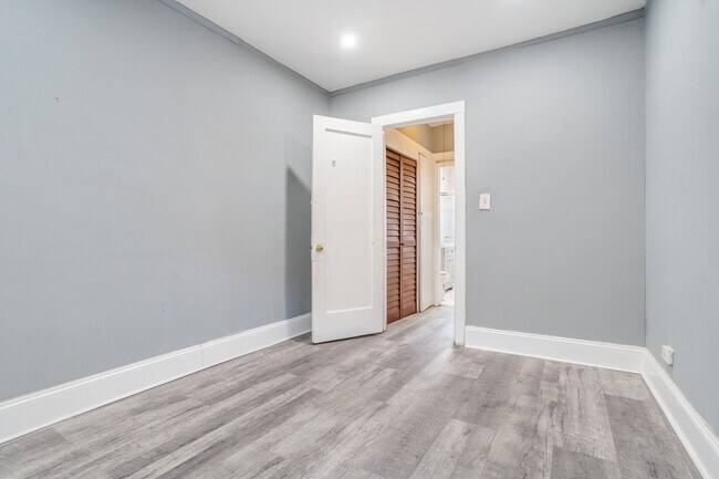 Foto del edificio - 1707 W Wallen Ave