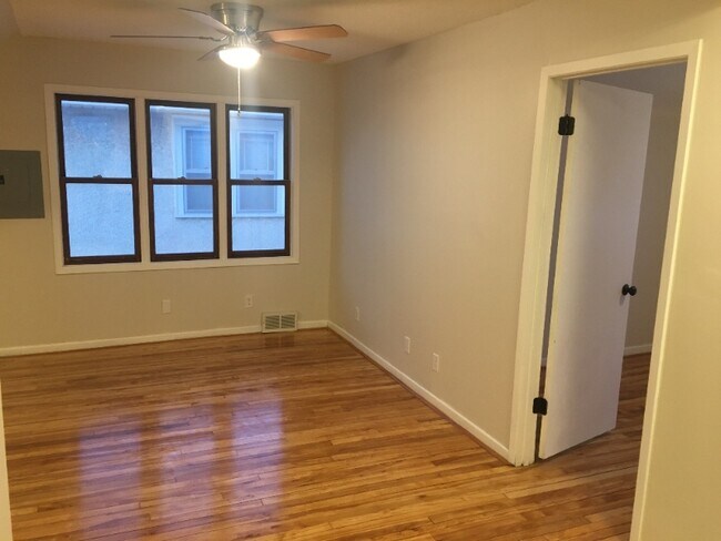 Building Photo - 4230 S 39th Ave