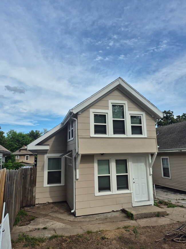 Building Photo - 336 N Brighton Ave