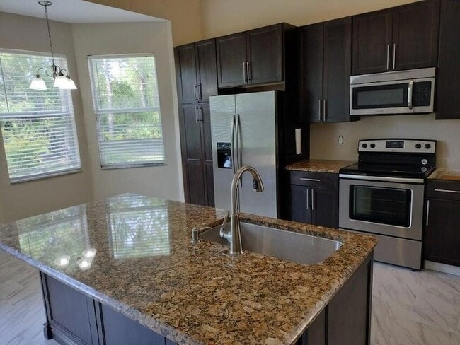 Building Photo - 5671 Sunberry Cir