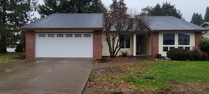Building Photo - 1421 NE Hoffman Dr