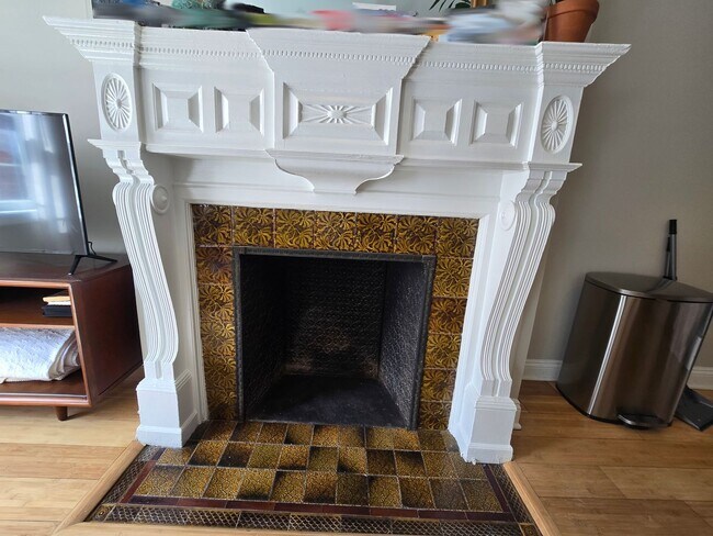 Foto del edificio - Beautiful bright modern 1 bedroom in the h...