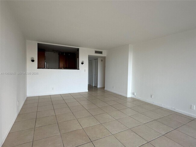 Building Photo - 100 Bayview Dr