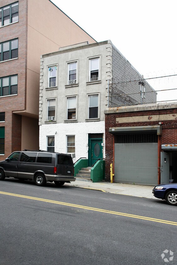 Building Photo - 160 20th St