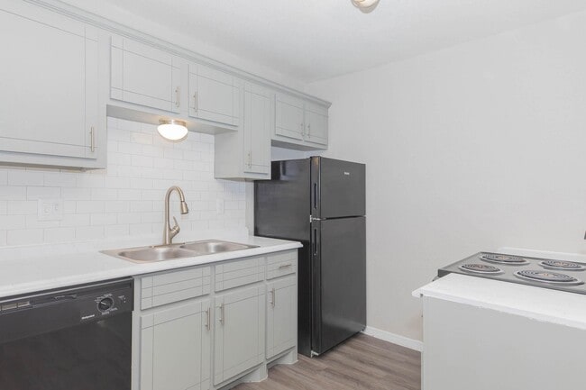 Building Photo - Waterford Grove Apartments