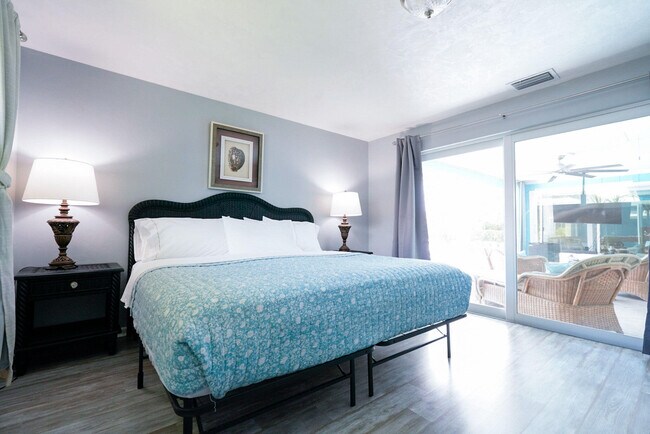 Foto del edificio - 1351 Oaklawn Ct