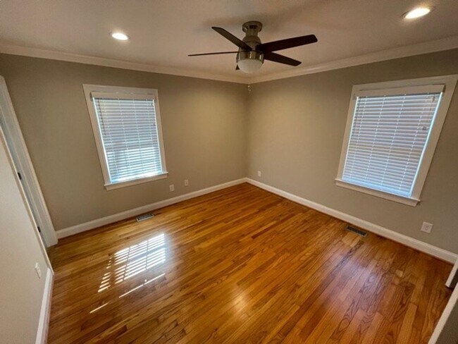 Foto del edificio - 4881 Oak Level Rd