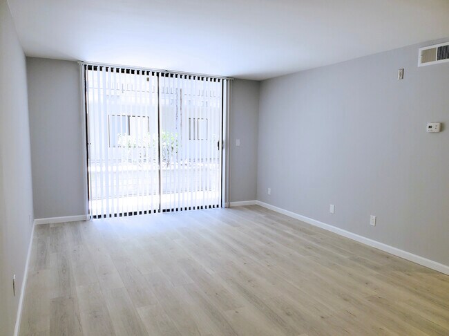 Foto del edificio - 10815 Hesby St