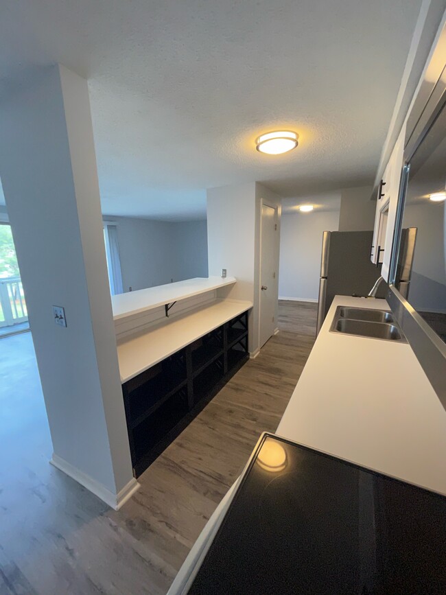 Kitchen - 1645 Arlyn Cir