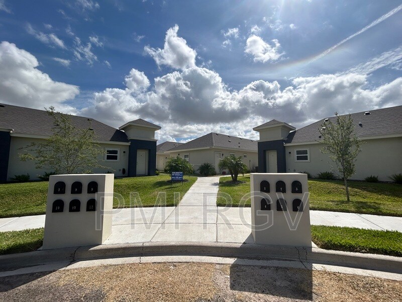 1040 English Ave Unit Apt 3, Edinburg, TX 78541 Condo for Rent in