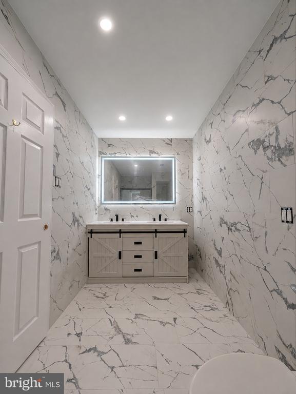 Foto del edificio - 810 Diamond Dr
