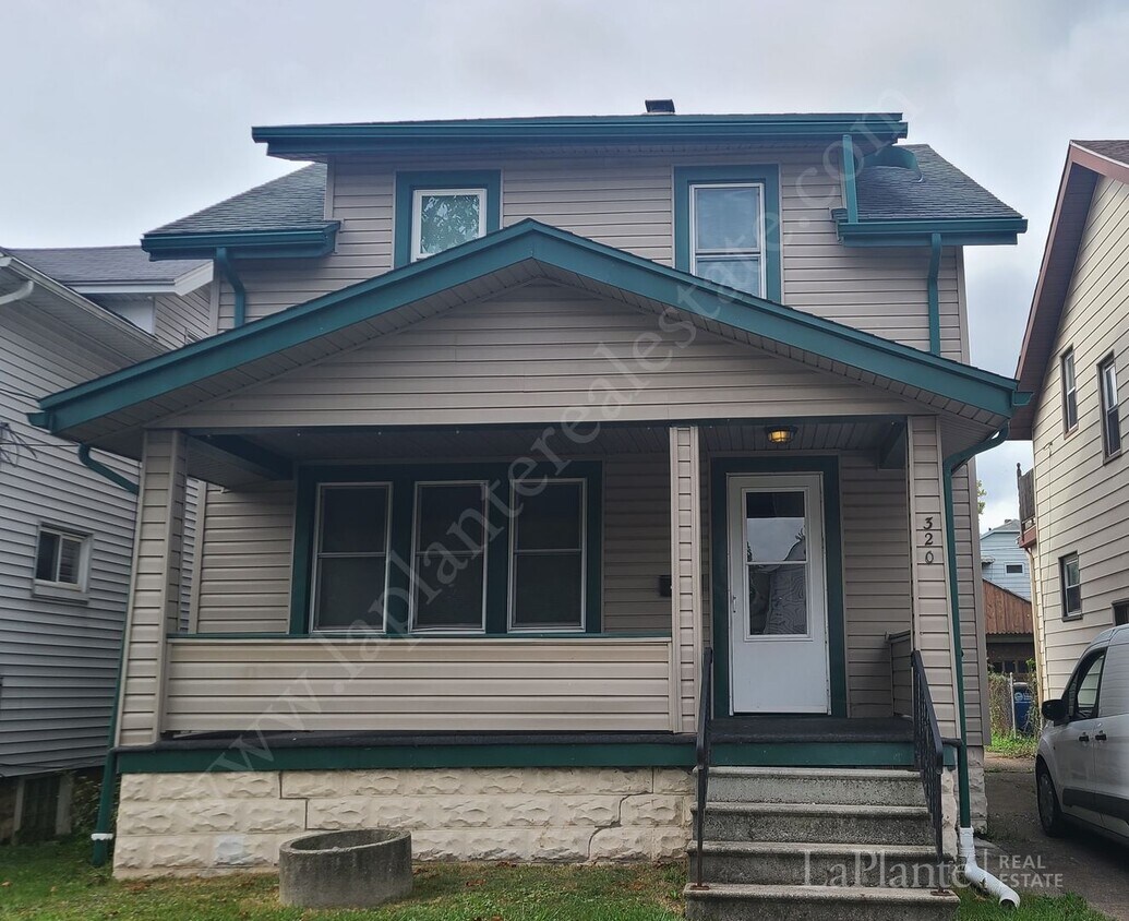 Primary Photo - East Toledo Home for Rent