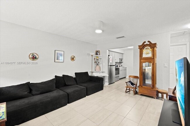 Building Photo - 620 SW 10th St