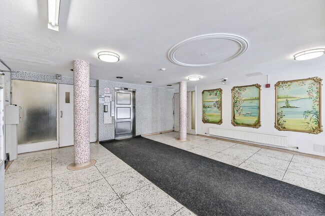 Photo du bâtiment - 333 Dixon Road