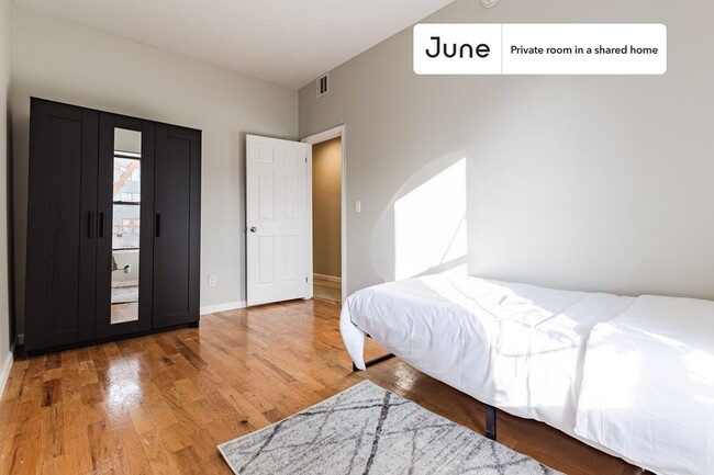 Foto del edificio - Private bedroom in 4 bed/2 bath Home
