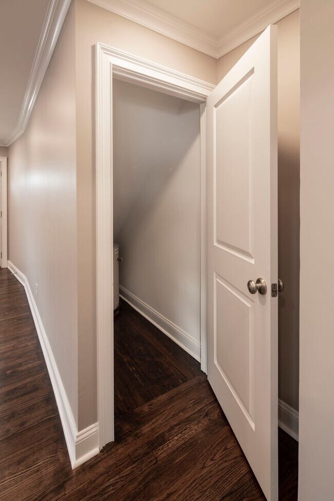 Foto del interior - Regency Manor: In-Unit Washer & Dryer, Col...