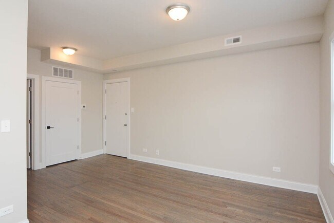 Foto del edificio - 3407 W Fullerton Ave