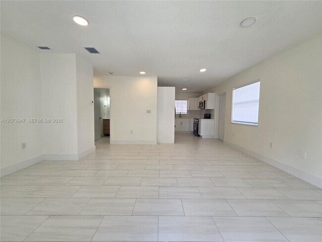 Foto del edificio - 242 NW 51st Ave