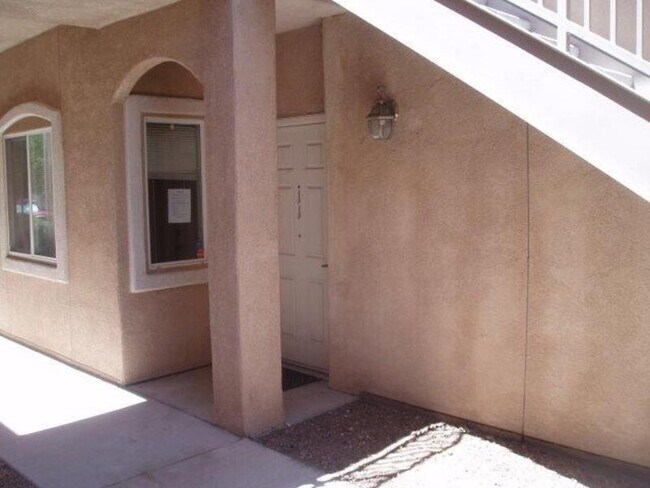 Building Photo - 6800 Vista Del Norte Dr NE
