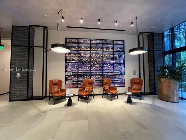 Foto del edificio - 121 NE 34th St