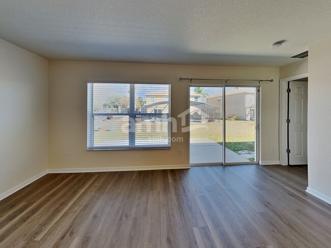 Foto del edificio - 15601 Sarcee Ct