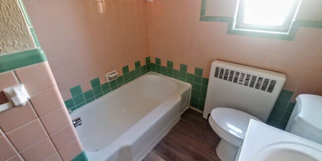 Foto del edificio - 7147 Eastlawn Dr