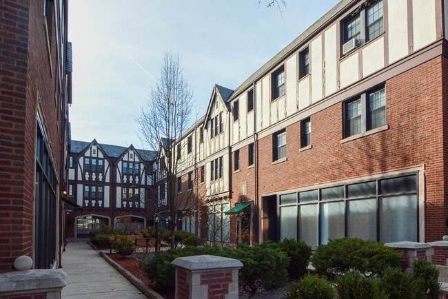 Building Photo - 896 Green Bay Rd