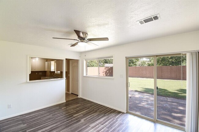 Building Photo - 6203 S Greenpark Dr