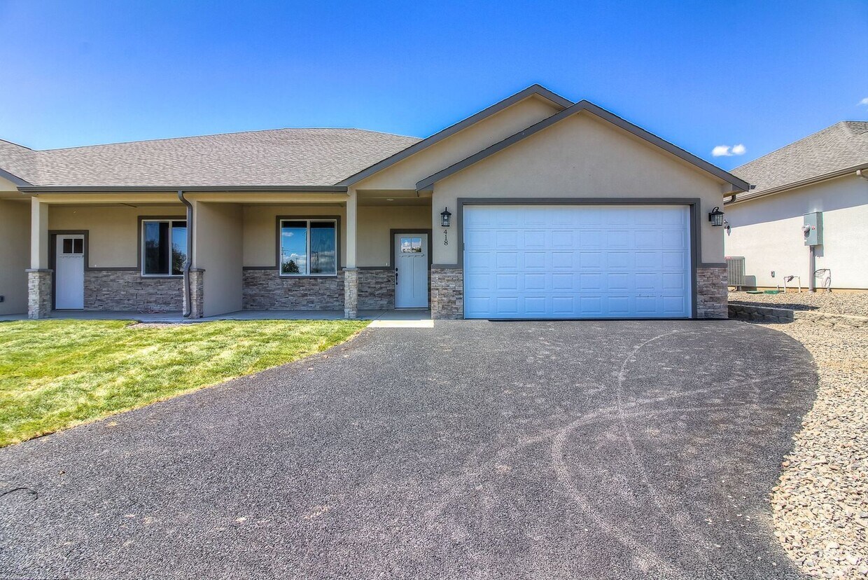 Primary Photo - Gorgeous, Newly-Built Home in West Valley ...