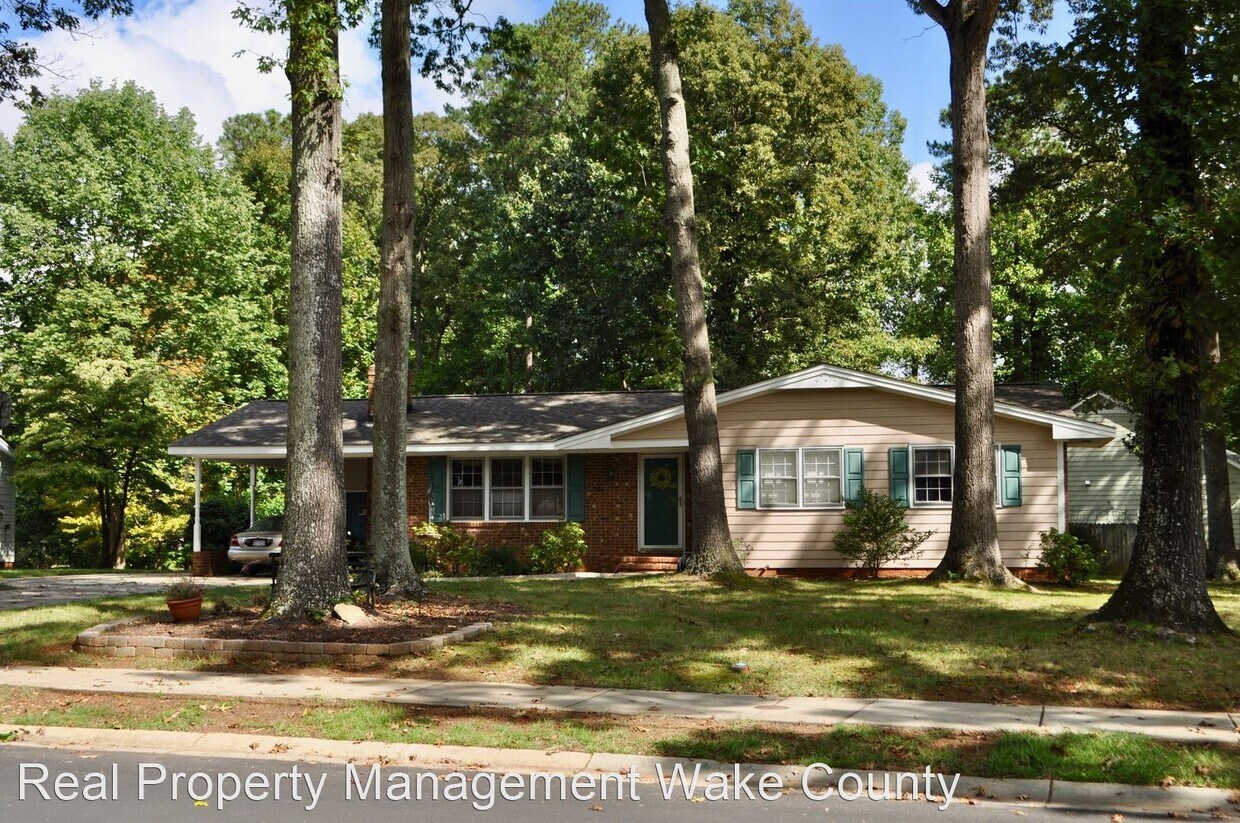 Foto principal - 4 br, 2 bath House - 800 Kingswood Drive