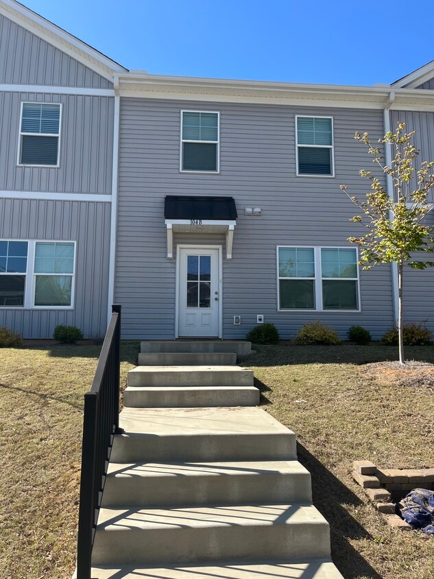 Primary Photo - 104 Dogwood Village Trl