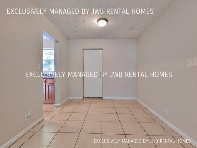 Building Photo - 4525 Rainer Rd