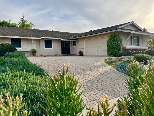 Building Photo - 6211 Covington Way