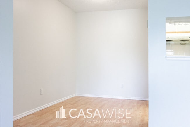 Building Photo - 11620-39A 9a Ave NW
