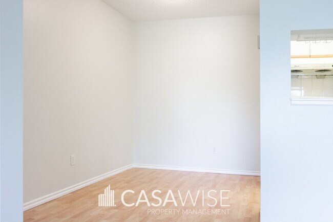 Photo du bâtiment - 11620-39A 9a Ave NW