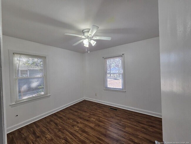 Foto del edificio - 1008 Hope Mills Rd