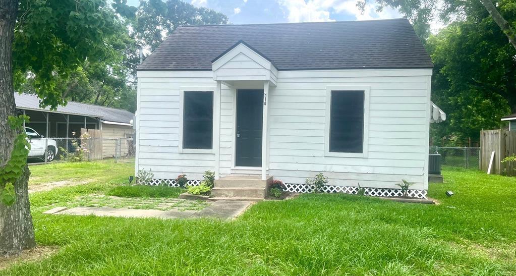 Primary Photo - 1010 N Valderas St