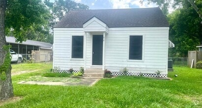 Building Photo - 1010 N Valderas St