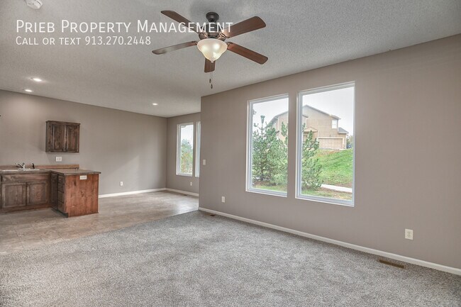 Foto del edificio - Persimmon Pointe - Available March 21st