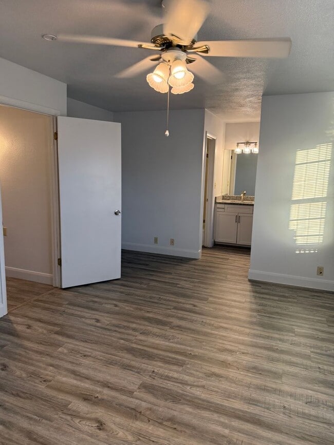Building Photo - 36 W 250 N