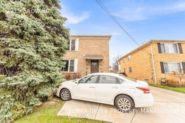 Building Photo - 2915 Snow Rd UP, Parma - Spacious 3 bed 1....